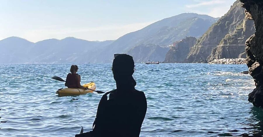 1 hour Double Kayak Rental (2 guests) - Riomaggiore: Where Your Cinque Terre Kayak Hour Starts