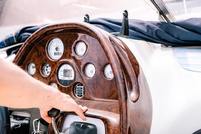 1 Hour Private Cruise on Lake Como Motoscafo Cranchi - Laglio: Villa Olendra and the Clooney Connection