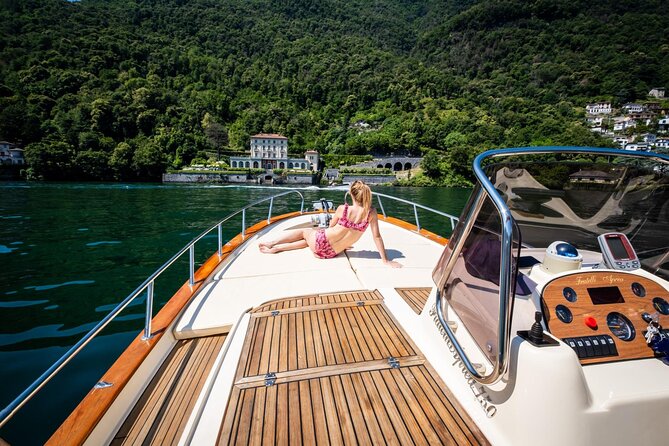 1H Private Cruise on a beautiful wooden speedboat on Lake Como - Key highlights on this one-hour Lake Como speedboat