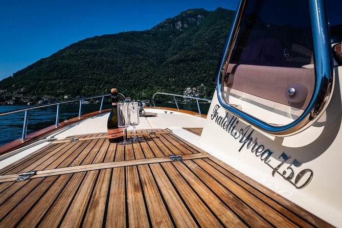 1H Private Cruise on a beautiful wooden speedboat on Lake Como - Cernobbio: Villa dEste, Villa Erba, and the Visconti connection