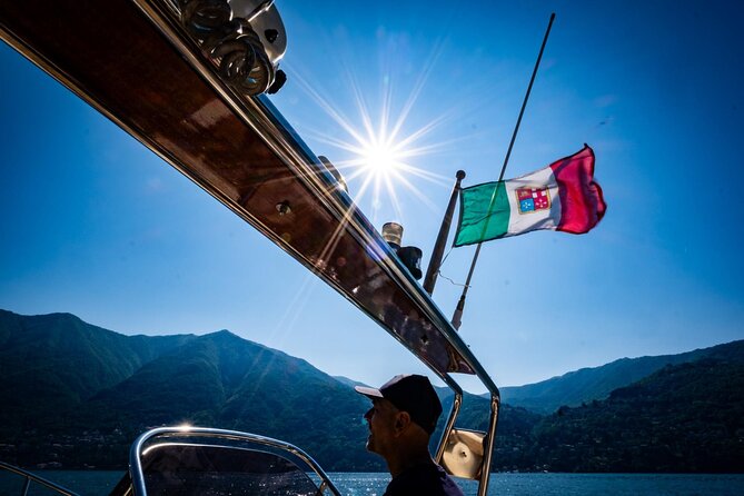 1H Private Cruise on a beautiful wooden speedboat on Lake Como - Moltrasio in 10 minutes: a Versace villa sightline