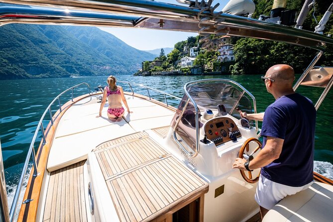 1H Private Cruise on a beautiful wooden speedboat on Lake Como - Laglio’s 15-minute stretch: Clooney’s shoreline and a more relaxed pause