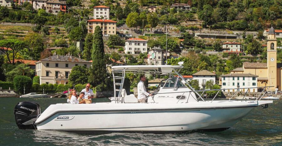 2 hours Private boat tour on lake of Como - Boarding at Lungo Lario Trieste 28 (Como) and settling into the boat