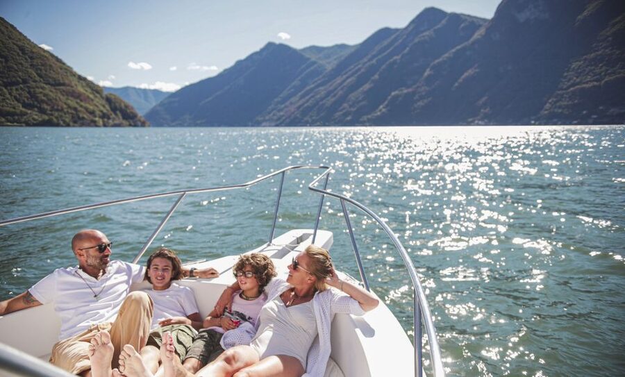 2 hours Private boat tour on lake of Como - Stop-by-stop from Blevio to Faggeto Lario
