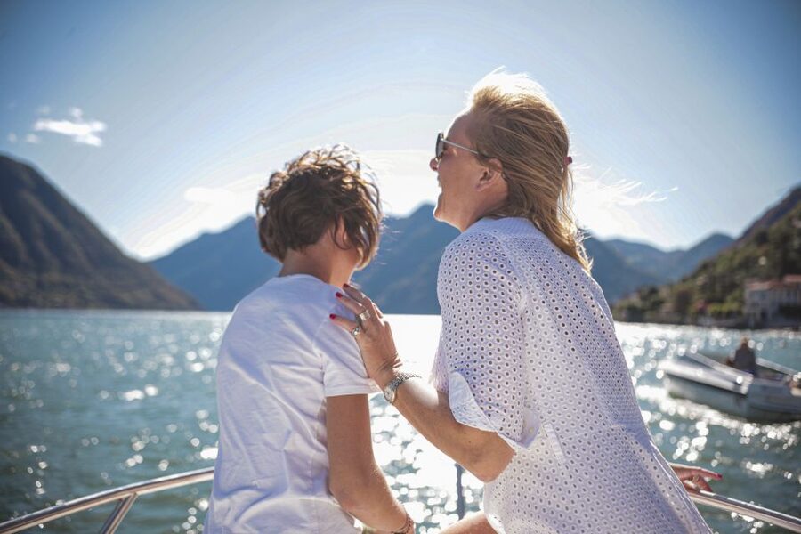 2 hours Private boat tour on lake of Como - Price and value, up to 10 people, in plain math