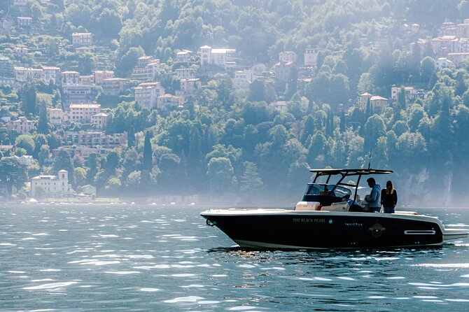 2H Private Cruise Lake Como Tender yacht Invictus 6 pax - The meeting point on Lungo Lario Trieste, 26, and how departures usually work