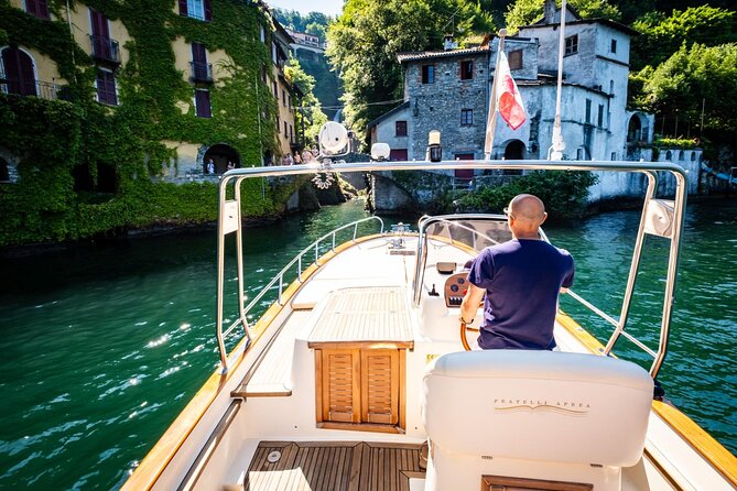 2H Private Cruise on a beautiful wooden speedboat on Lake Como - Moltrasio and the Versace villa connection: the shoreline you spot from a speedboat