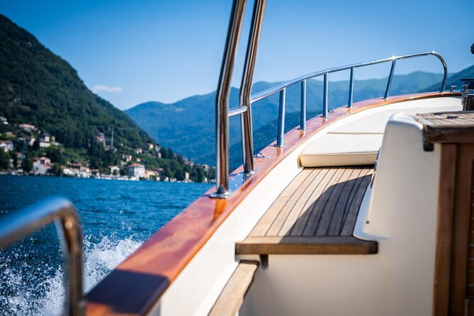 2H Private Cruise on a beautiful wooden speedboat on Lake Como - Villa Olmo and the seaplane hangar: classic views with a twist