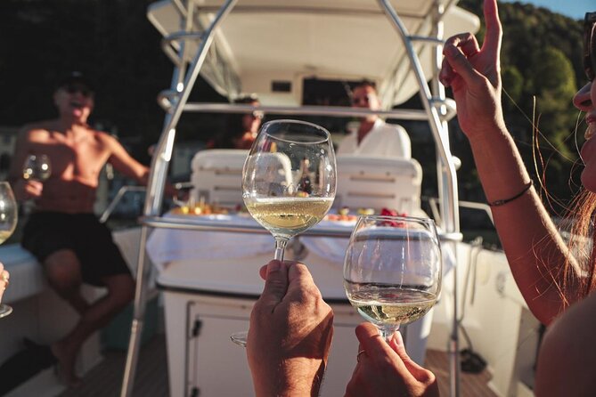 4 Hours Private Boat Cruise on Lake Como with Open Bar - Private Lake Como cruising with Giovanni and a Boston Whaler