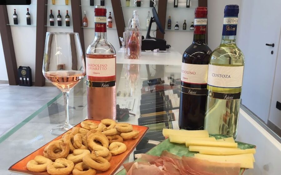 Bardolino: tasting of 6 White and Rosè wines with Lake view - The Food Pairing: Cold Cuts and Cheeses With Local Sense