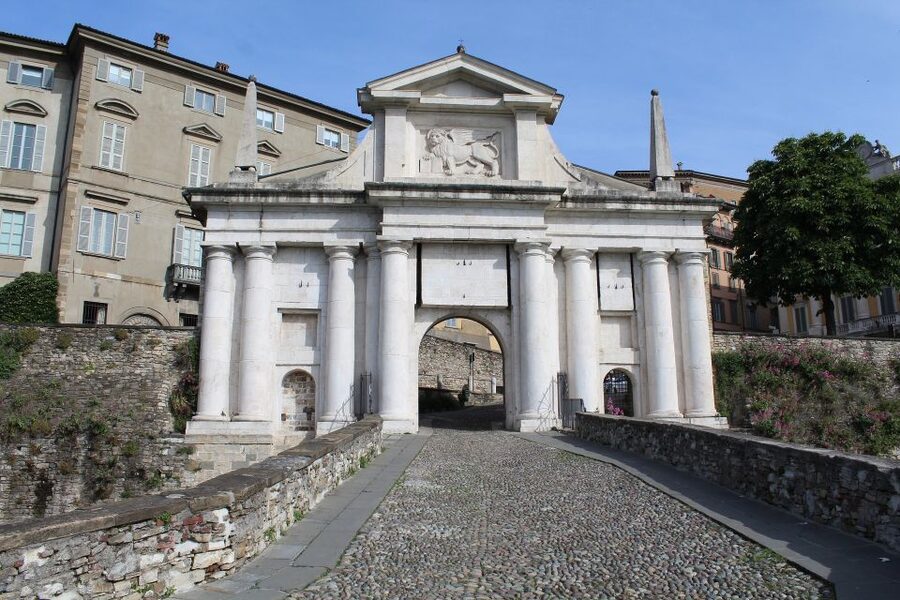 Bergamo: 2.5-Hour Private Upper Town Tour - The “unknown intrigue” moments: small streets that keep the tour interesting