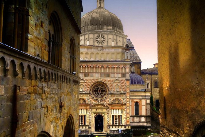 Bergamo: 2.5-hour private walking tour of the Upper Town - Starting at Piazza Mercato delle Scarpe: easy to orient yourself