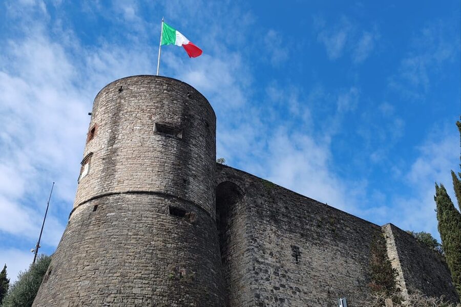 Bergamo: Upper Town Guided Tour with French-speaking Guide - The short climb to the Rocca, and why the views are worth it