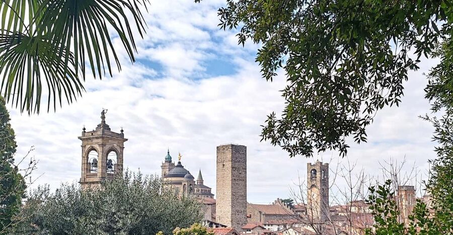 Bergamo: Upper Town Guided Tour with French-speaking Guide - Piazza Duomo and the three major church sites