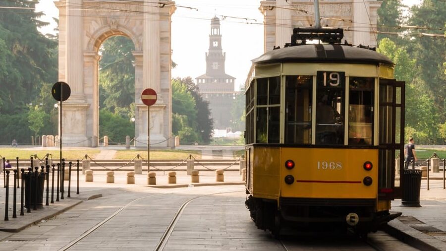 Best of Milan: Private Walking Tour with a Local - Piazza della Scala: a quick hit near the opera world