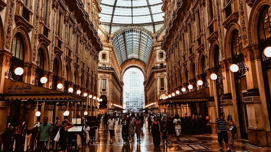 Best of Milan: Private Walking Tour with a Local - Piazza del Duomo kickoff: where you get your Milan bearings