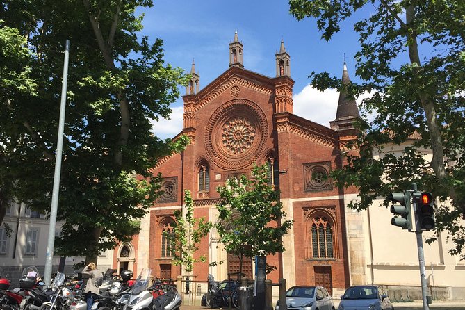 Brera district & Pinacoteca 2-hours guided experience with entrance tickets included - The specific art themes you will walk away with