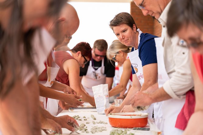 Cesarine: Small group Pasta and Tiramisu class in Varenna - Key highlights to plan your night around