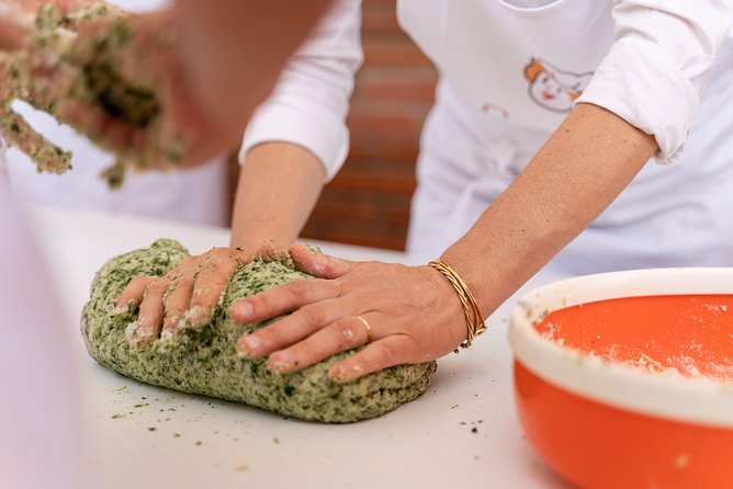 Cesarine: Small group Pasta and Tiramisu class in Varenna - The 3-hour plan, from aperitivo to the final bite