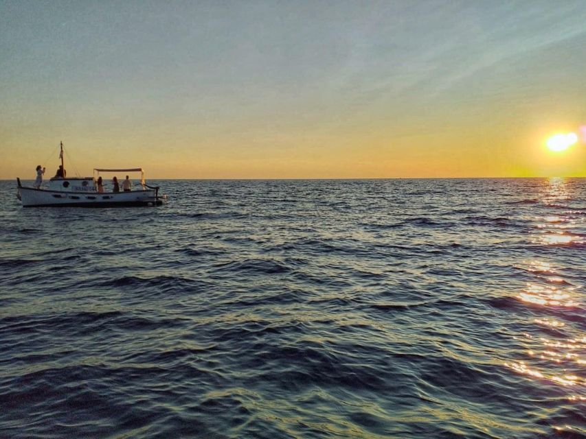 Cinque Terre: 2-Hour Private Boat Tour - Corniglia photo time plus a real water moment near Guvano