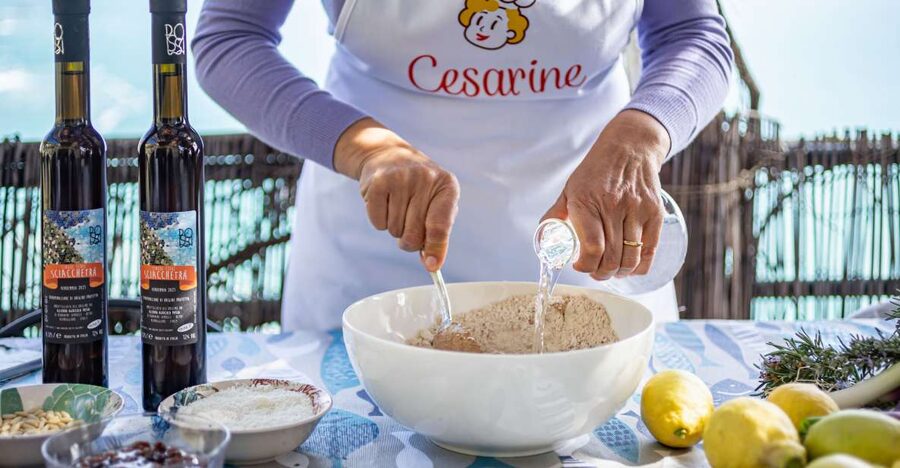 Cinque Terre: Gnocchi & Pesto cooking class with seaview - The shared kitchen rhythm: small group, big attention