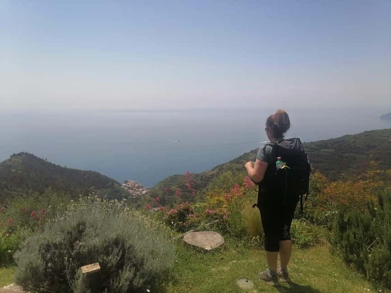 Cinque Terre Villages Walking panoramic tour - Riomaggiore: Start Strong With Easy Panoramic Access