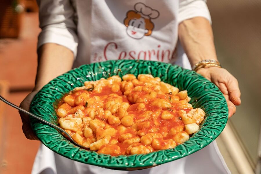 Como: Dining Experience at a Local Home - Dietary needs, language help, and how hosts handle real life