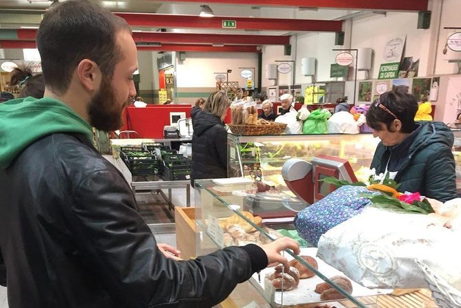 Como Food Tour and the Farmers Market - Mercato Coperto: where the market shopping becomes part of the story