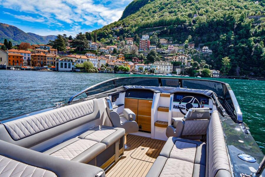 Como: Lake Como Private Boat Tour with Wine - Laglio and the George Clooney area, plus Villa Oleandra