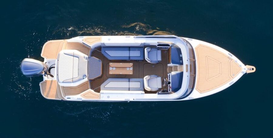 Como: Luxury Boat Tour on Lake Como - Where you meet, what yacht you’re on, and how the ride feels