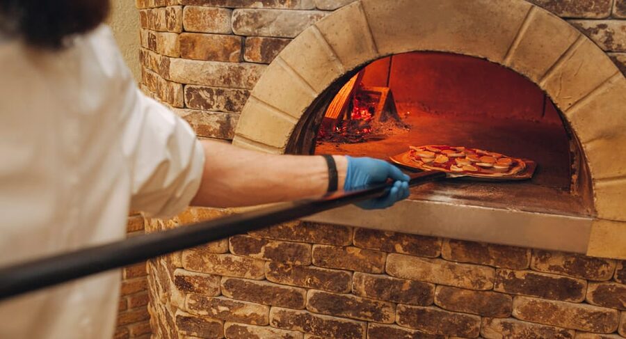 Como: Premium Pizza-Making Class at a Pizzeria - Eating in Como: pizza, wine or beer, and limoncello at the end