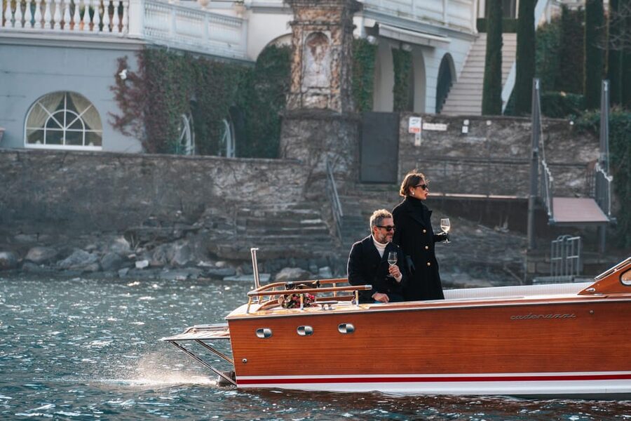 Como: Private Classic Wooden Boat Tour with Prosecco - Villa d’Este, Villa Pizzo, and Churchill-era stories