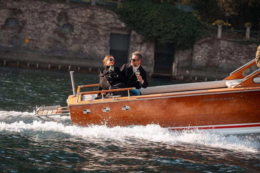 Como: Private Classic Wooden Boat Tour with Prosecco - Villa hopping without the stress: what each photo stop gives you