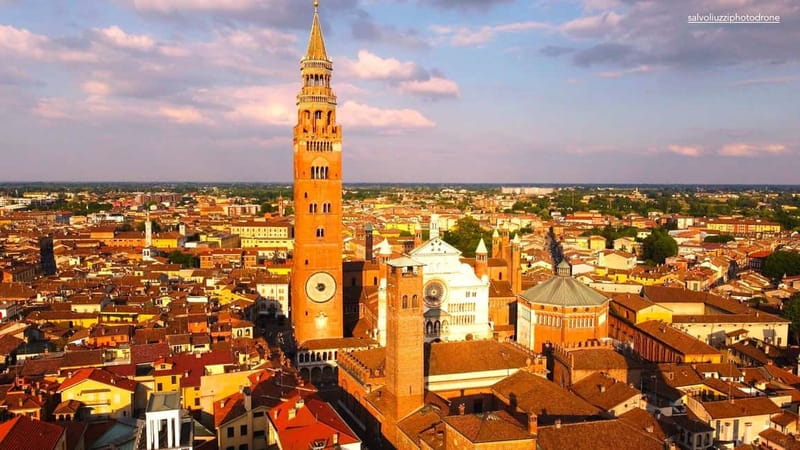 Cremona: City of art and music in Italian - 3. The Cathedral of Cremona: frescoes that earn the Sistine Chapel nickname