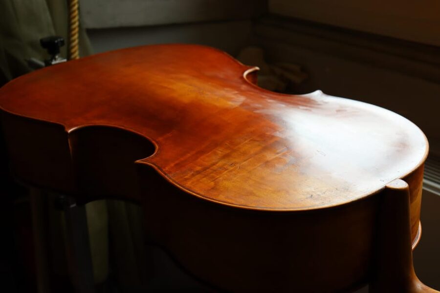 Cremona: Visit the Violinmaker School - The Secret of Strad - The main event: how violins are built, wood, and varnish