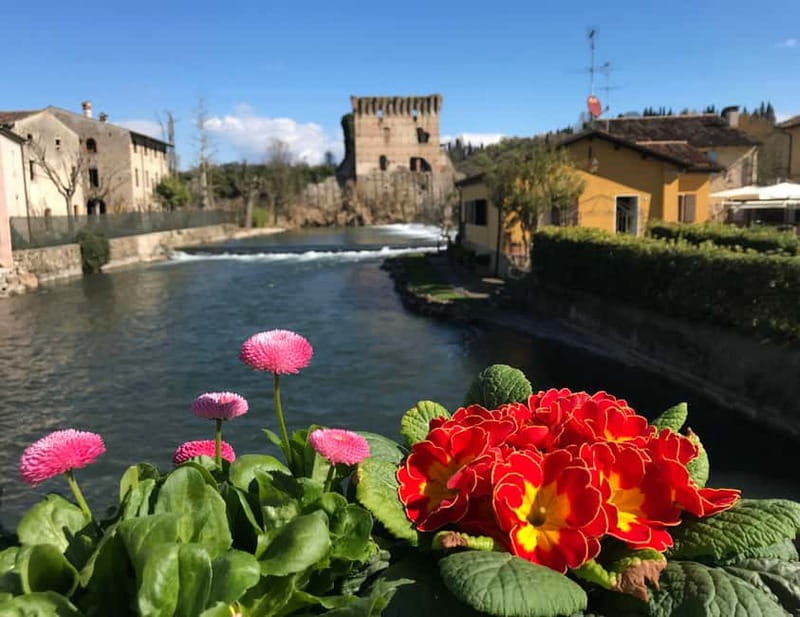 E-bike adventure among villages and medieval castles - Getting oriented at the meeting point and e-bike prep