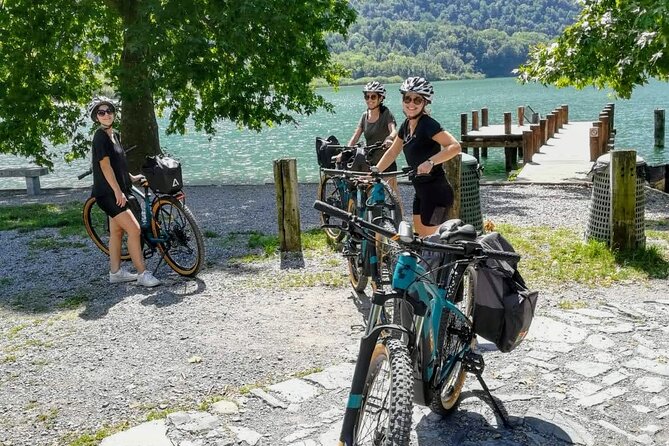 E-Bike Tour around Three Lakes and Idyllic Mountain Life - Velzo and Naggio: Grape Vines, Narrow Lanes, and the Square Moment