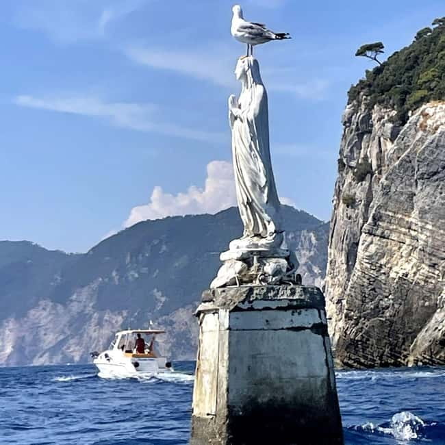 From Fezzano: Portovenere & Gulf of Poets Half-Day Boat Tour - The boat setup: ladder, shade, USB charging, and easy water access