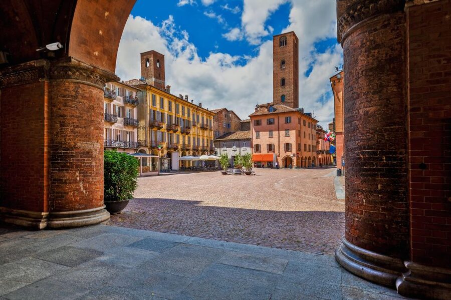 From Milan: Barolo Wine Tasting, Alba Tour and Castle Visit - An extra wine moment at an old-school enoteca