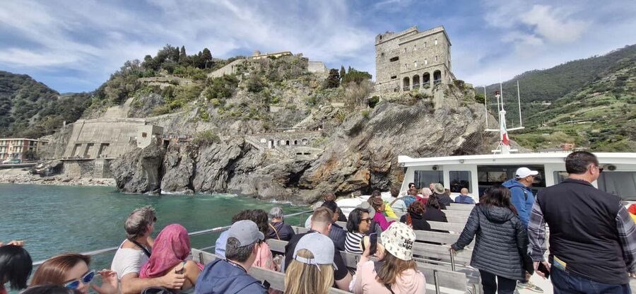 From Milan: Cinque Terre with Portovenere and Boat Cruise - The short sightseeing cruise on the return to La Spezia