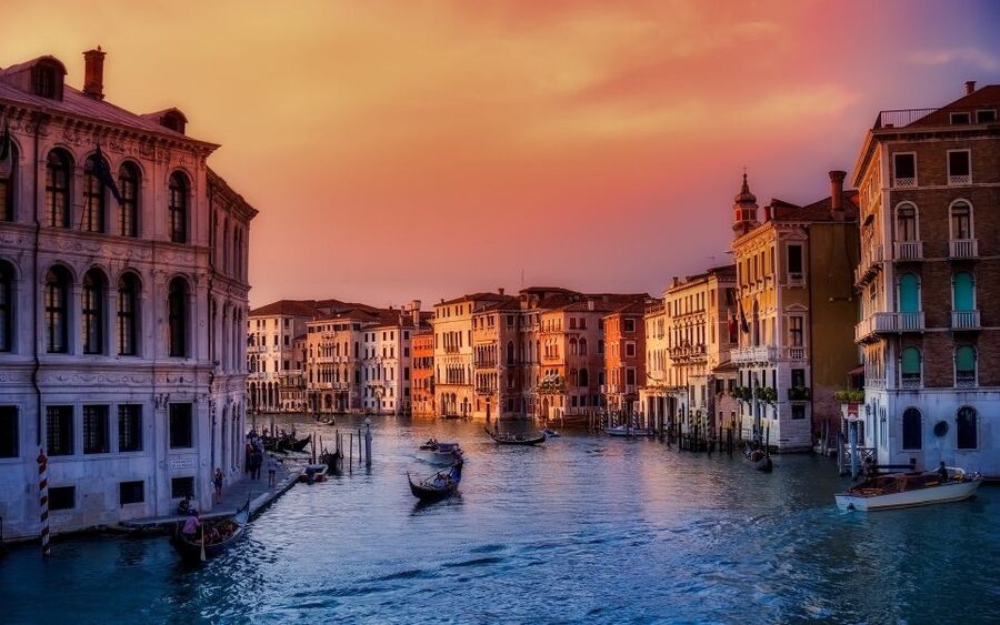 From Milan: Venice and Verona Full-Day Tour by Train - Verona on Foot, River Adige to Ponte Scaliero and Castelvecchio