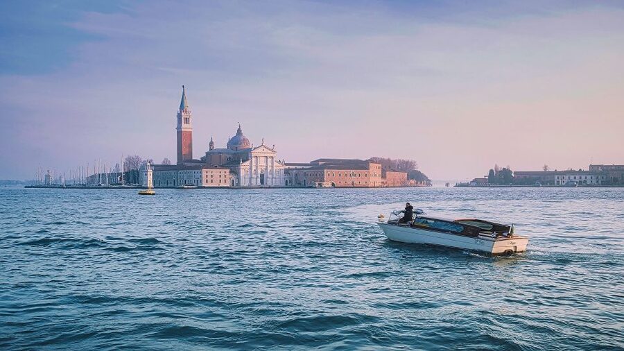 From Milan: Venice and Verona Full-Day Tour by Train - Venice Free Time, Shopping, Photos, and Optional Gondola Help