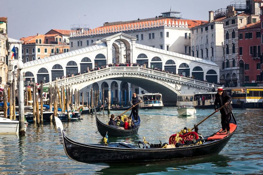 From Milan: Venice City Highlights Guided Day Trip - Leaving Venice by boat at Tronchetto, then back to Milan