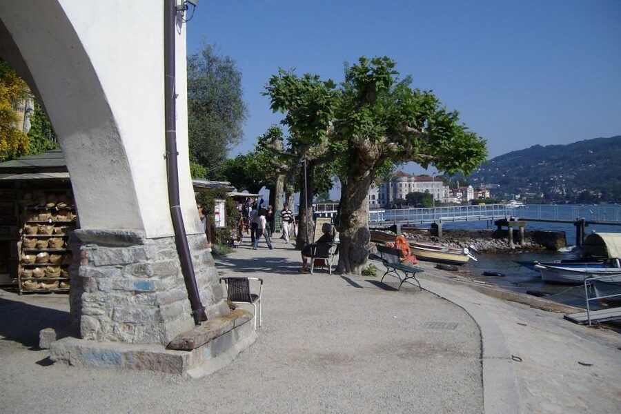 From Stresa: Isola Pescatori Hop-on Hop-off Boat Tour - Sailing the Borromean Gulf: Views From the Water