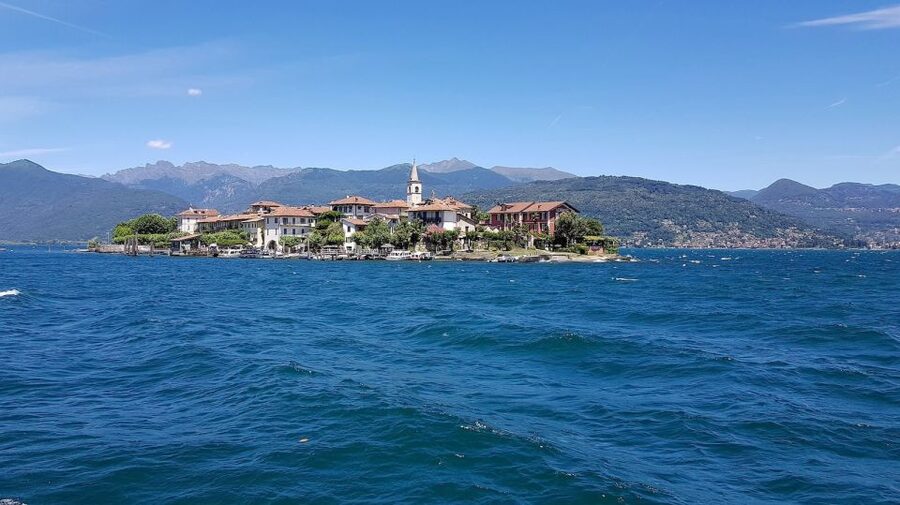 From Stresa: Isola Pescatori Hop-on Hop-off Boat Tour - Food Stops and What to Order on Isola Pescatori