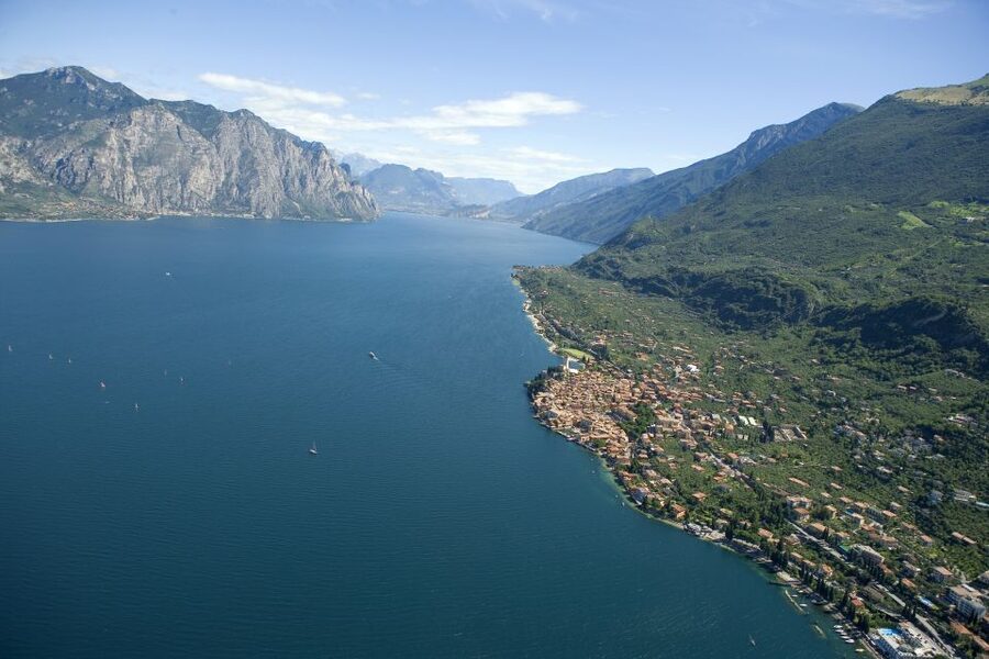 Full-Day Lake Garda Tour: Bus & Public Boat with Guide - Comfort, timing, and what to pack for a long day