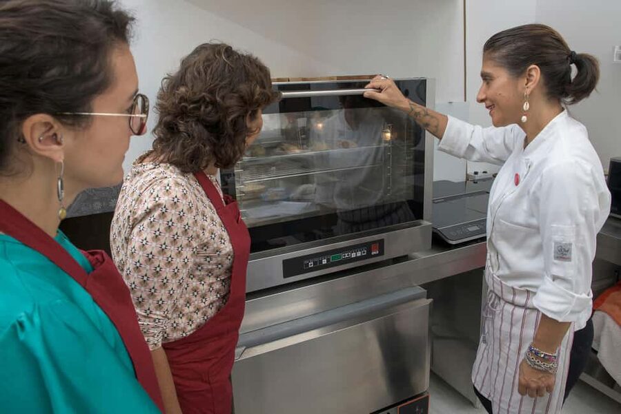 International aperitif + cooking class in Italian - Wine and included drinks: what you should expect