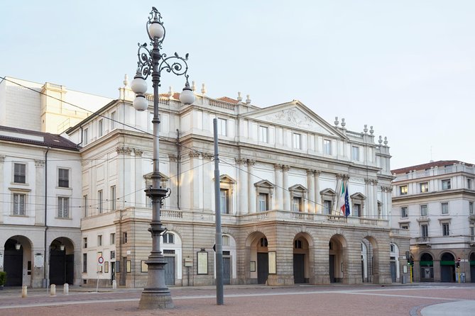 La Scala Theatre and Museum Tour in Milan With Private Guide - How the hour feels with a group up to 25 people