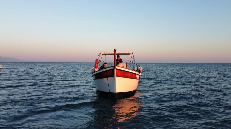 La Spezia: 3h Boat Tour Portovenere / Lerici / 3 Islands - Entering the Gulf of Poets on a gozzo called Bijoù