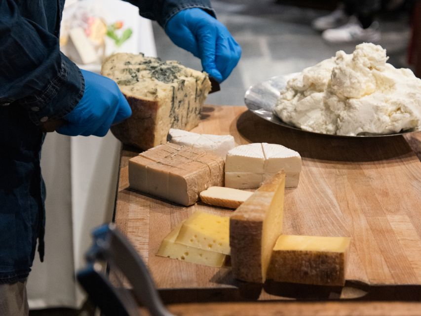 Lake Como: Cheese Factory Tour and Tasting in Valsassina - Meet the Mastro Casaro, your tasting guide for 8 cheeses